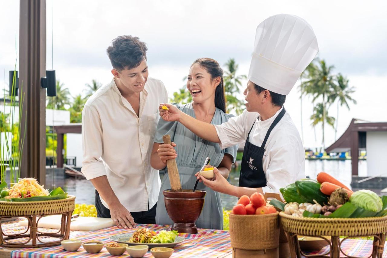 Jw Marriott Khao Lak Resort And Spa Exterior foto Thai cooking class