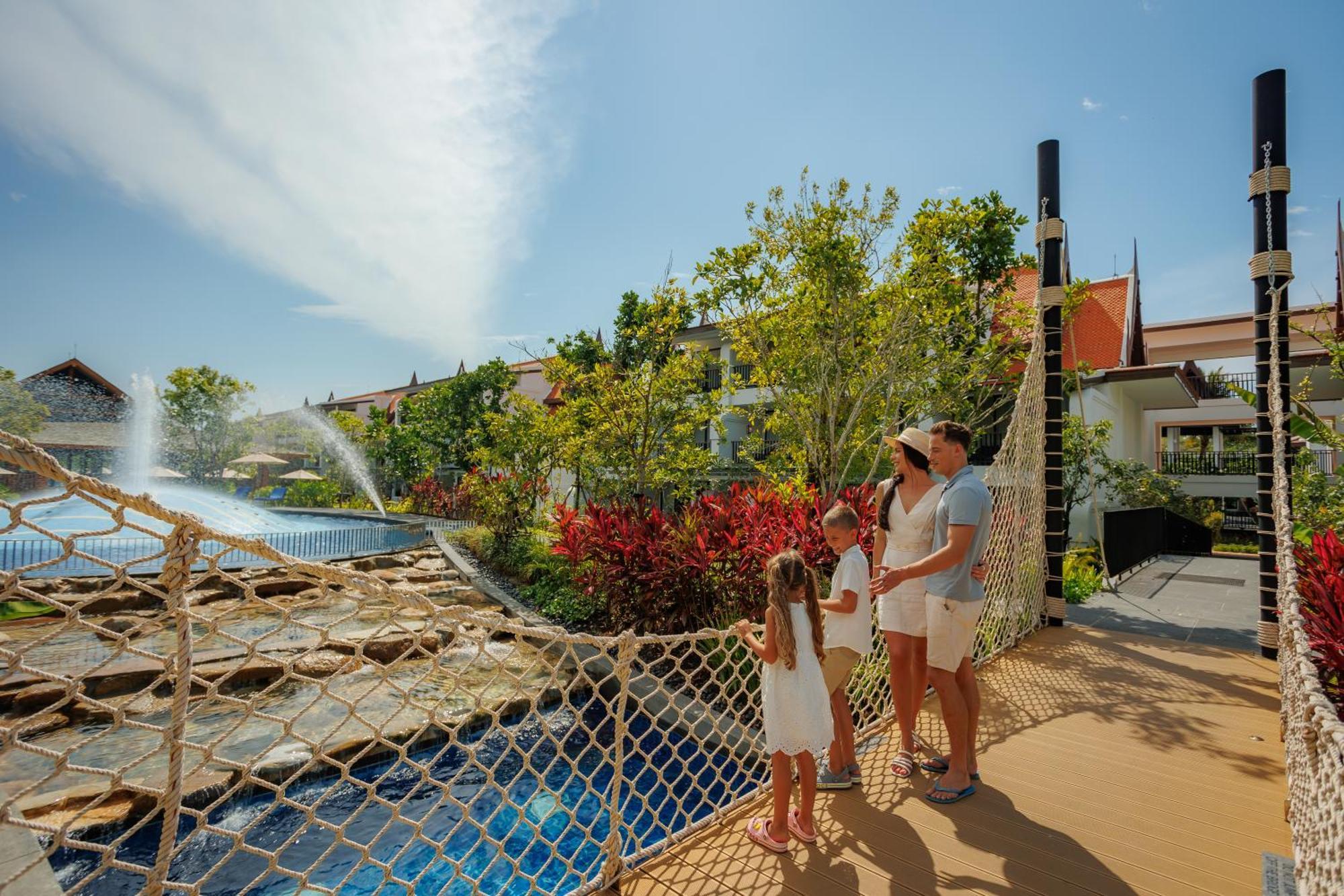 Jw Marriott Khao Lak Resort And Spa Exterior foto The Village