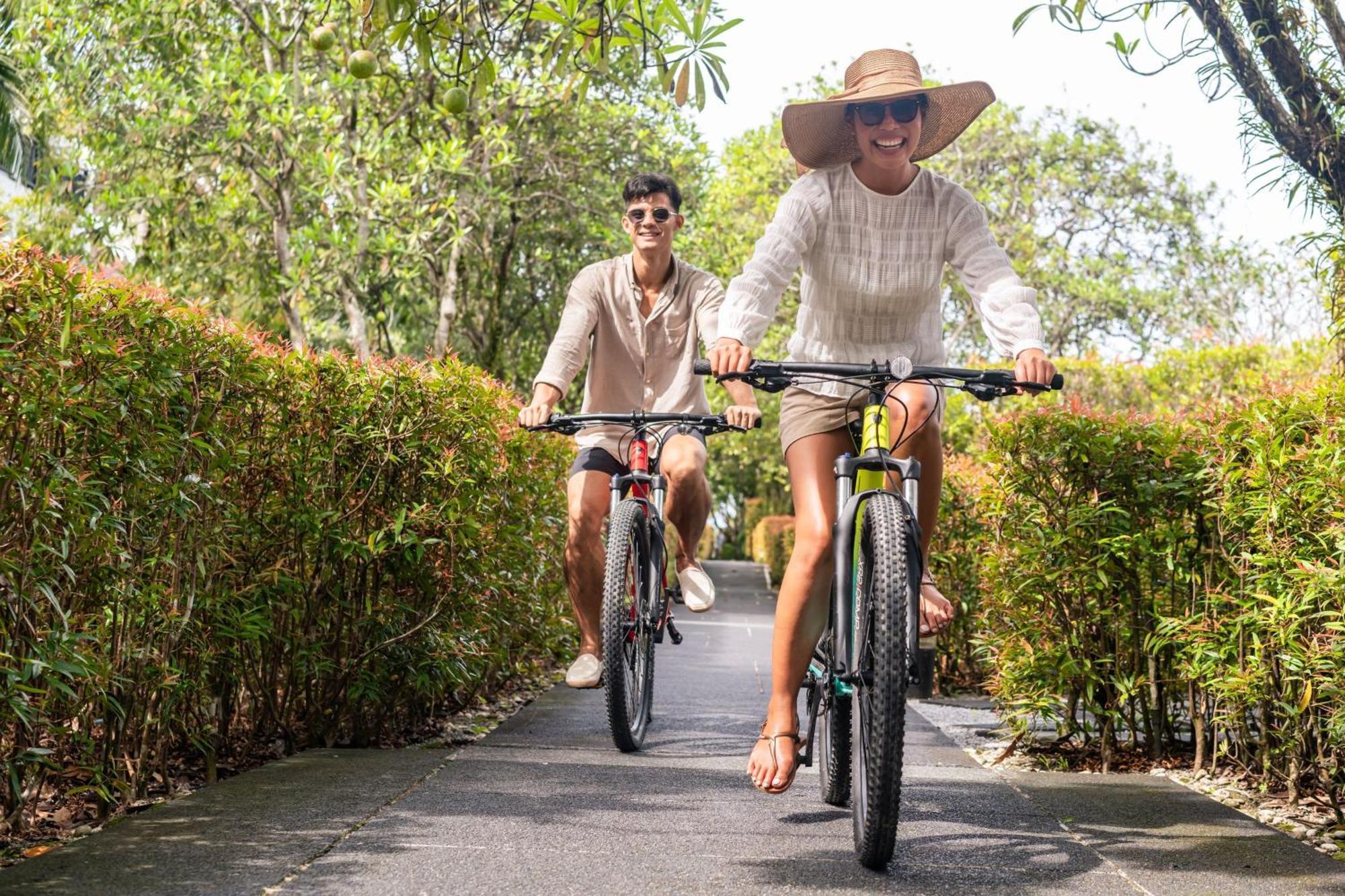 Jw Marriott Khao Lak Resort And Spa Exterior foto Biking at the Royal Project Park