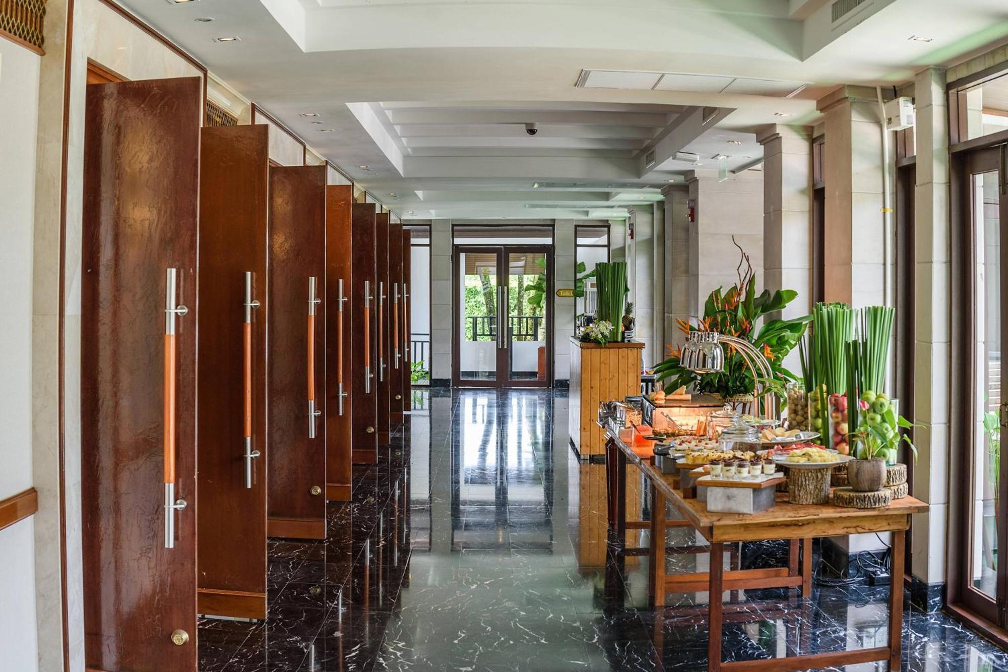 Jw Marriott Khao Lak Resort And Spa Exterior foto The lobby of the hotel